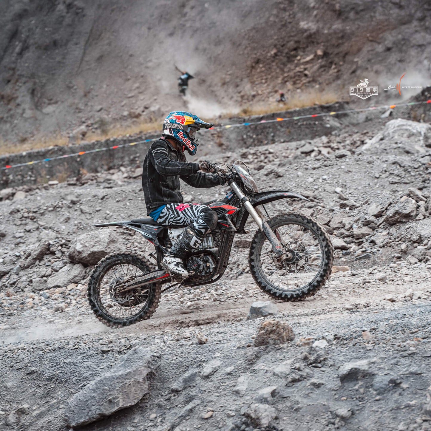 MotoTec Venom High-Performance 72V/12000W Electric Dirt Bike, White (SAK70326)